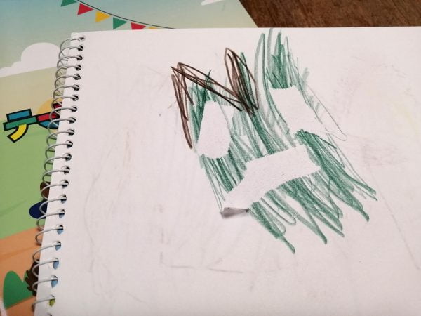 ワンダーボックスのマスキングテープで逆さま塗り絵(4歳)